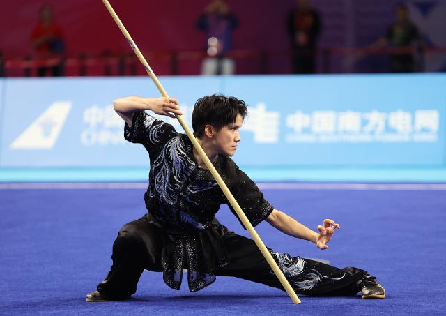 (251108) -- GUANGZHOU, Nov. 8, 2025 (Xinhua) -- Chen Huiying of Fujian competes during the Nangun competition of women's Nanquan-Nandao-Nangun of Wushu Taolu event at China's 15th National Games in Guangzhou, south China's Guangdong Province, Nov. 8, 2025. (Xinhua/Yang Shiyao)