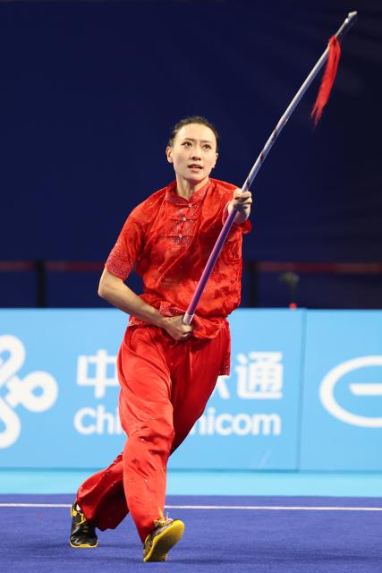 (251108) -- GUANGZHOU, Nov. 8, 2025 (Xinhua) -- Yao Yang of Shanxi competes during the Qiangshu competition of women's Changquan-Jianshu-Qiangshu of Wushu Taolu event at China's 15th National Games in Guangzhou, south China's Guangdong Province, Nov. 8, 2025. (Xinhua/Yang Shiyao)