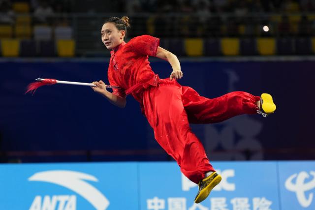(251108) -- GUANGZHOU, Nov. 8, 2025 (Xinhua) -- Yao Yang of Shanxi competes during the Qiangshu competition of women's Changquan-Jianshu-Qiangshu of Wushu Taolu event at China's 15th National Games in Guangzhou, south China's Guangdong Province, Nov. 8, 2025. (Xinhua/Jigme Dorji)