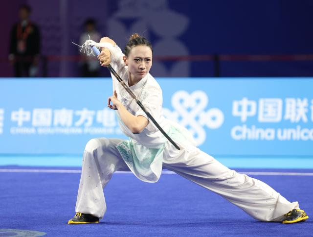 (251108) -- GUANGZHOU, Nov. 8, 2025 (Xinhua) -- Yao Yang of Shanxi competes during the Jianshu competition of women's Changquan-Jianshu-Qiangshu of Wushu Taolu event at China's 15th National Games in Guangzhou, south China's Guangdong Province, Nov. 8, 2025. (Xinhua/Yang Shiyao)