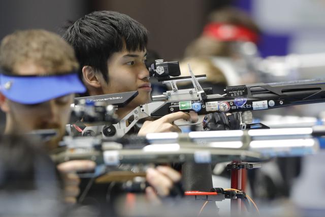 (251109) -- CAIRO, Nov. 9, 2025 (Xinhua) -- Sheng Lihao (R) of China competes during the 10m air rifle men's final of shooting at the 2025 ISSF World Championship Rifle/Pistol in Cairo, Egypt, on Nov. 8, 2025. (Xinhua/Ahmed Gomaa)
