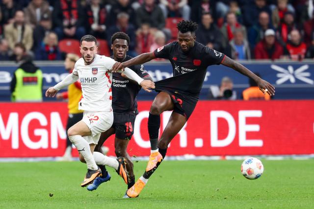(251109) -- LEVERKUSEN, Nov. 9, 2025 (Xinhua) -- Edmond Tapsoba (R) and Ernest Poku (C) of Bayer 04 Leverkusen vie with Arijon Ibrahimovic of 1. FC Heidenheim 1846 during the German first division of Bundesliga football match between Bayer 04 Leverkusen and 1. FC Heidenheim 1846 in Leverkusen, Germany, Nov. 8. 2025. (Photo by Joachim Bywaletz/Xinhua)