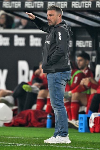 (251109) -- MOENCHENGLADBACH, Nov. 9, 2025 (Xinhua) -- Lukas Kwasniok, head coach of FC Cologne, reacts during the German first division of Bundesliga football match between Borussia Moenchengladbach and FC Cologne in Moenchengladbach, Germany, Nov. 8, 2025. (Photo by Ulrich Hufnagel/Xinhua)