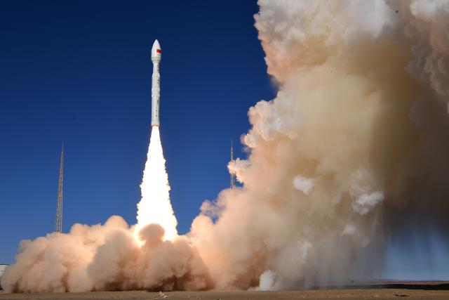 (251109) -- JIUQUAN, Nov. 9, 2025 (Xinhua) -- A Lijian-1 Y9 carrier rocket carrying two technical experiment satellites blasts off from the Dongfeng commercial space innovation pilot zone in northwest China, Nov. 9, 2025.
  The rocket blasted off at 11:32 a.m. (Beijing Time) and successfully sent the satellites into the planned orbit. (Photo by Wang Jiangbo/Xinhua)
