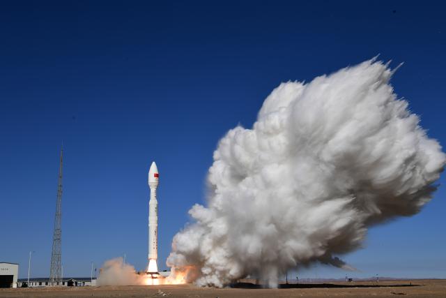 (251109) -- JIUQUAN, Nov. 9, 2025 (Xinhua) -- A Lijian-1 Y9 carrier rocket carrying two technical experiment satellites blasts off from the Dongfeng commercial space innovation pilot zone in northwest China, Nov. 9, 2025.
  The rocket blasted off at 11:32 a.m. (Beijing Time) and successfully sent the satellites into the planned orbit. (Photo by Wang Jiangbo/Xinhua)