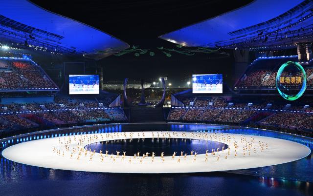 (251109) -- GUANGZHOU, Nov. 9, 2025 (Xinhua) -- Artists perform before the opening ceremony of China's 15th National Games in Guangzhou, south China's Guangdong Province, Nov. 9, 2025. (Xinhua/Hu Huhu)