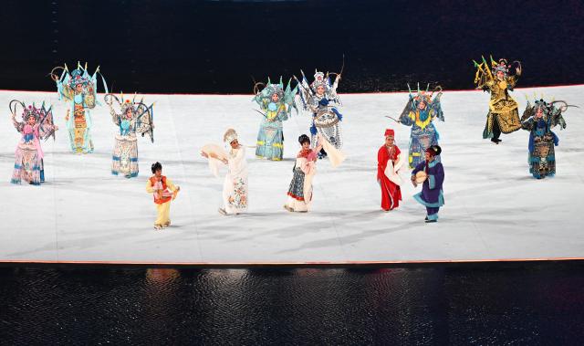 (251109) -- GUANGZHOU, Nov. 9, 2025 (Xinhua) -- Artists perform before the opening ceremony of China's 15th National Games in Guangzhou, south China's Guangdong Province, Nov. 9, 2025. (Xinhua/Hu Huhu)