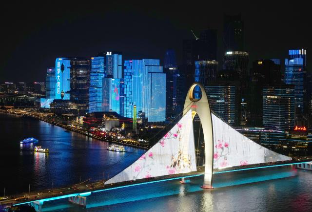 (251109) -- GUANGZHOU, Nov. 9, 2025 (Xinhua) -- This photo taken on Nov. 9, 2025 shows the night view of Guangzhou, south China's Guangdong Province. The opening ceremony of China's 15th National Games will be held on Sunday evening in Guangzhou. (Xinhua/Fu Tian)