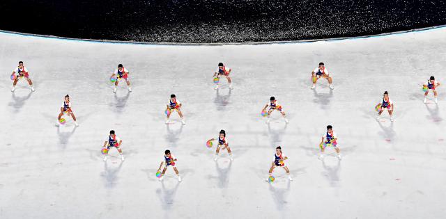 (251109) -- GUANGZHOU, Nov. 9, 2025 (Xinhua) -- Artists perform before the opening ceremony of China's 15th National Games in Guangzhou, south China's Guangdong Province, Nov. 9, 2025. (Xinhua/Li Xin)