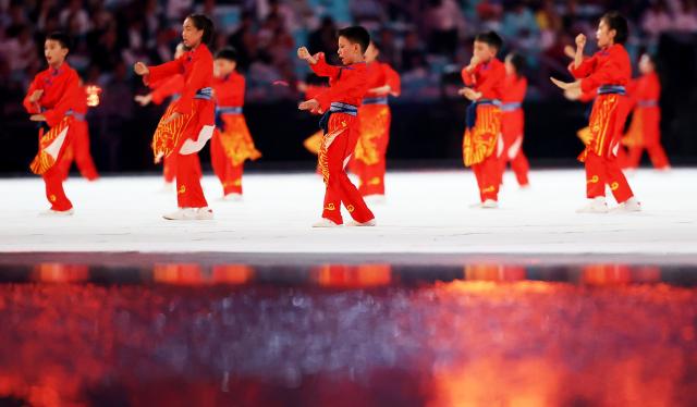 (251109) -- GUANGZHOU, Nov. 9, 2025 (Xinhua) -- Artists perform before the opening ceremony of China's 15th National Games in Guangzhou, south China's Guangdong Province, Nov. 9, 2025. (Xinhua/Pan Yulong)