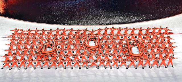 (251109) -- GUANGZHOU, Nov. 9, 2025 (Xinhua) -- Artists perform before the opening ceremony of China's 15th National Games in Guangzhou, south China's Guangdong Province, Nov. 9, 2025. (Xinhua/Li Xin)