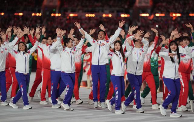 (251109) -- GUANGZHOU, Nov. 9, 2025 (Xinhua) -- Members of Guangdong, Hong Kong and Macao delegations parade during the opening ceremony of China's 15th National Games in Guangzhou, south China's Guangdong Province, Nov. 9, 2025. (Xinhua/Du Yu)