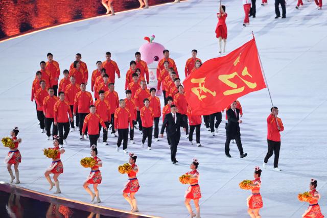 (251109) -- GUANGZHOU, Nov. 9, 2025 (Xinhua) -- Members of Jiangxi delegation parade during the opening ceremony of China's 15th National Games in Guangzhou, south China's Guangdong Province, Nov. 9, 2025. (Xinhua/Hu Huhu)