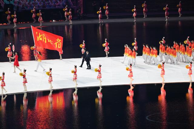 (251109) -- GUANGZHOU, Nov. 9, 2025 (Xinhua) -- Members of Hubei delegation parade during the opening ceremony of China's 15th National Games in Guangzhou, south China's Guangdong Province, Nov. 9, 2025. (Xinhua/Hu Huhu)