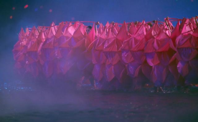(251109) -- GUANGZHOU, Nov. 9, 2025 (Xinhua) -- Artists perform during the opening ceremony of China's 15th National Games in Guangzhou, south China's Guangdong Province, Nov. 9, 2025. (Xinhua/Wu Lu)