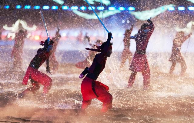 (251109) -- GUANGZHOU, Nov. 9, 2025 (Xinhua) -- Artists perform during the opening ceremony of China's 15th National Games in Guangzhou, south China's Guangdong Province, Nov. 9, 2025. (Xinhua/Wu Lu)