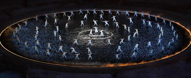 (251109) -- GUANGZHOU, Nov. 9, 2025 (Xinhua) -- Artists perform during the opening ceremony of China's 15th National Games in Guangzhou, south China's Guangdong Province, Nov. 9, 2025. (Xinhua/Li Xin)