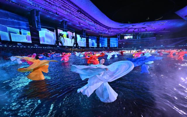 (251109) -- GUANGZHOU, Nov. 9, 2025 (Xinhua) -- Artists perform during the opening ceremony of China's 15th National Games in Guangzhou, south China's Guangdong Province, Nov. 9, 2025. (Xinhua/Xiao Yijiu)