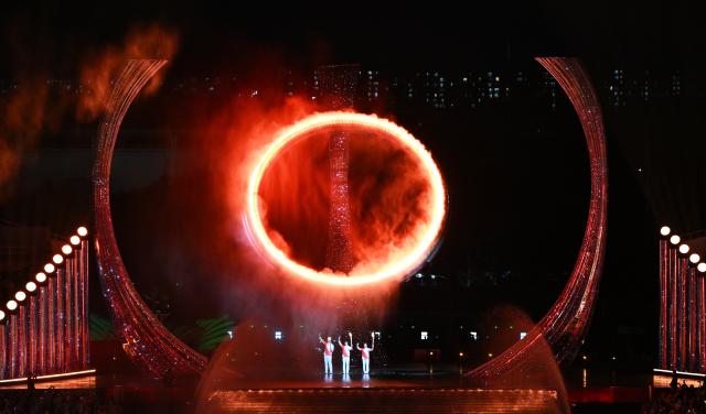 (251109) -- GUANGZHOU, Nov. 9, 2025 (Xinhua) -- The cauldron is lit during the opening ceremony of China's 15th National Games in Guangzhou, south China's Guangdong Province, Nov. 9, 2025. (Xinhua/Hu Huhu)