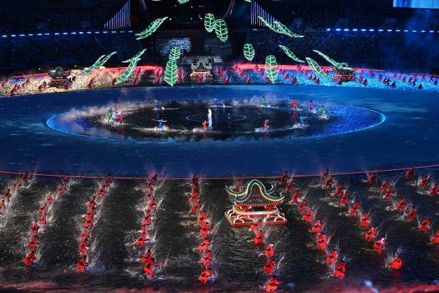 (251109) -- GUANGZHOU, Nov. 9, 2025 (Xinhua) -- Artists perform during the opening ceremony of China's 15th National Games in Guangzhou, south China's Guangdong Province, Nov. 9, 2025. (Xinhua/Hu Huhu)