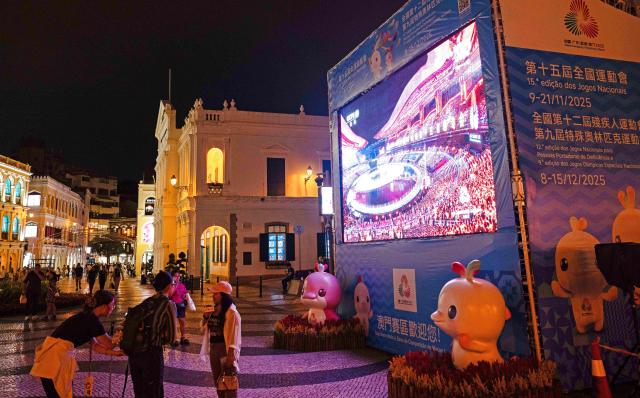 (251109) -- MACAO, Nov. 9, 2025 (Xinhua) -- A live television broadcast of the opening ceremony of China's 15th National Games plays on a screen in Macao, south China, Nov. 9, 2025. The opening ceremony of China's 15th National Games was held on Sunday evening in Guangzhou, south China's Guangdong Province. (Xinhua/Cheong Kam Ka)