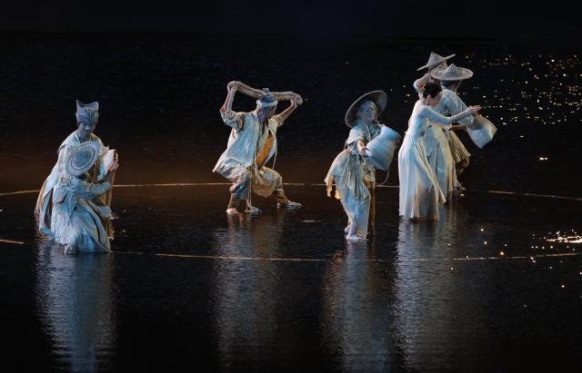 (251109) -- GUANGZHOU, Nov. 9, 2025 (Xinhua) -- Artists perform during the opening ceremony of China's 15th National Games in Guangzhou, south China's Guangdong Province, Nov. 9, 2025. (Xinhua/Huang Wei)