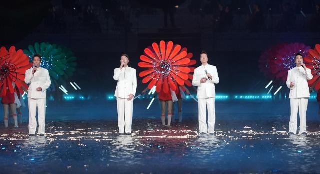 (251109) -- GUANGZHOU, Nov. 9, 2025 (Xinhua) -- Artists perform during the opening ceremony of China's 15th National Games in Guangzhou, south China's Guangdong Province, Nov. 9, 2025. (Xinhua/Jiang Han)