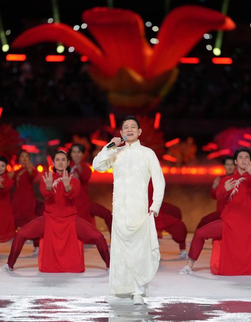 (251109) -- GUANGZHOU, Nov. 9, 2025 (Xinhua) -- Andy Lau performs during the opening ceremony of China's 15th National Games in Guangzhou, south China's Guangdong Province, Nov. 9, 2025. (Xinhua/Jiang Han)
