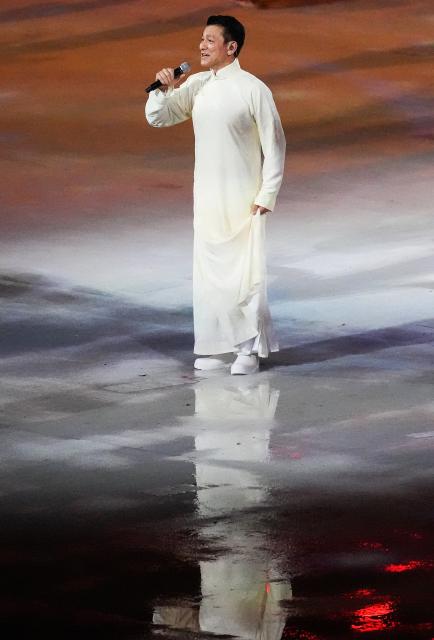 (251109) -- GUANGZHOU, Nov. 9, 2025 (Xinhua) -- Andy Lau performs during the opening ceremony of China's 15th National Games in Guangzhou, south China's Guangdong Province, Nov. 9, 2025. (Xinhua/Lai Xiangdong)