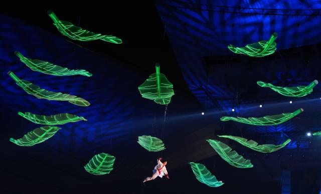 (251109) -- GUANGZHOU, Nov. 9, 2025 (Xinhua) -- An artist performs during the opening ceremony of China's 15th National Games in Guangzhou, south China's Guangdong Province, Nov. 9, 2025. (Xinhua/Wu Lu)