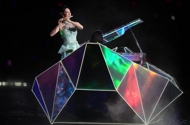(251109) -- GUANGZHOU, Nov. 9, 2025 (Xinhua) -- An artist performs during the opening ceremony of China's 15th National Games in Guangzhou, south China's Guangdong Province, Nov. 9, 2025. (Xinhua/Du Yu)