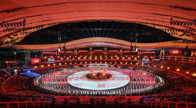 (251109) -- GUANGZHOU, Nov. 9, 2025 (Xinhua) -- Photo taken on Nov. 9, 2025 shows the general view of the opening ceremony of China's 15th National Games in Guangzhou, south China's Guangdong Province. (Xinhua/Li Xin)