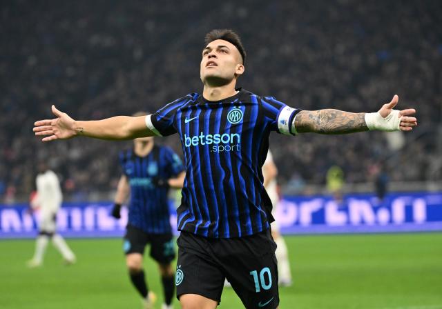 (251110) -- MILAN, Nov. 10, 2025 (Xinhua) -- Inter Milan's Lautaro Martinez celebrates his goal during a Serie A football match between Inter Milan and Lazio in Milan, Italy, Nov. 9, 2025. (Photo by Alberto Lingria/Xinhua)