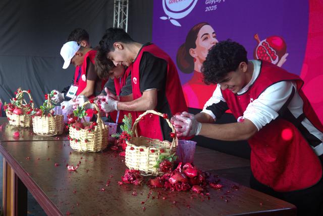 (251110) -- GOYCHAY, Nov. 10, 2025 (Xinhua) -- Contestants attend a pomegranate juice squeezing competition during the Nar Bayrami pomegranate festival in Goychay, Azerbaijan, Nov. 9, 2025. Azerbaijan's annual Nar Bayrami pomegranate festival was held here on Sunday. The festival was inscribed on the UNESCO Representative List of the Intangible Cultural Heritage of Humanity in 2020. (Xinhua/Chen Junfeng)