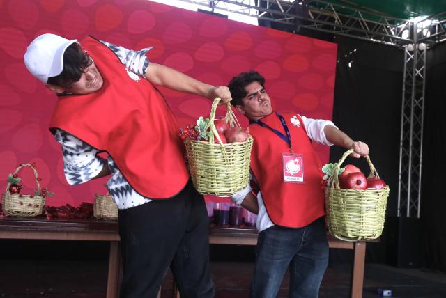 (251110) -- GOYCHAY, Nov. 10, 2025 (Xinhua) -- Contestants attend a competition in which they hold a basket of pomegranates with their left hand horizontally during the Nar Bayrami pomegranate festival in Goychay, Azerbaijan, Nov. 9, 2025. Azerbaijan's annual Nar Bayrami pomegranate festival was held here on Sunday. The festival was inscribed on the UNESCO Representative List of the Intangible Cultural Heritage of Humanity in 2020. (Xinhua/Chen Junfeng)