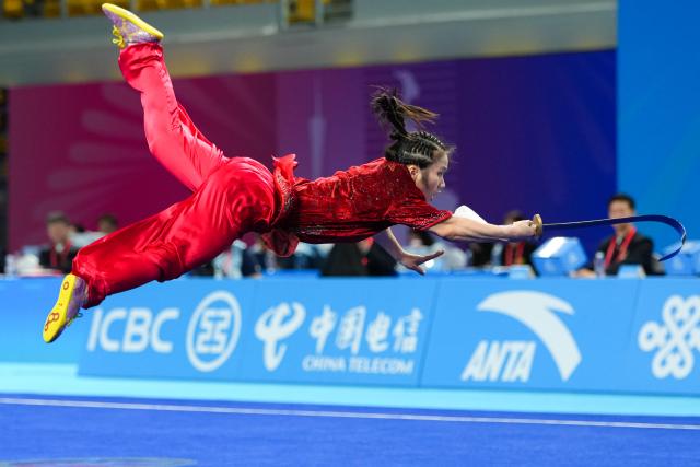 (251110) -- GUANGZHOU, Nov. 10, 2025 (Xinhua) -- Cheng Wuming of Shaanxi competes during the women's Daoshu competition of Wushu Taolu team event at China's 15th National Games in Guangzhou, south China's Guangdong Province, Nov. 10, 2025. (Xinhua/Zheng Huansong)
