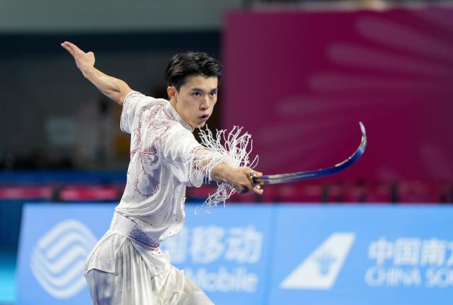 (251110) -- GUANGZHOU, Nov. 10, 2025 (Xinhua) -- Huang Juhong of Chongqing competes during the men's Jianshu competition of Wushu Taolu team event at China's 15th National Games in Guangzhou, south China's Guangdong Province, Nov. 10, 2025. (Xinhua/Jigme Dorji)