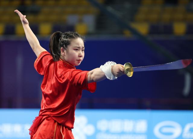 (251110) -- GUANGZHOU, Nov. 10, 2025 (Xinhua) -- Wang Qianqian of Beijing competes during the women's Daoshu competition of Wushu Taolu team event at China's 15th National Games in Guangzhou, south China's Guangdong Province, Nov. 10, 2025. (Xinhua/Yang Shiyao)