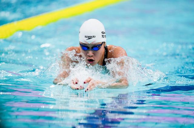 (251110) -- SHENZHEN, Nov. 10, 2025 (Xinhua) -- Yu Yiting of Zhejiang competes during the women's 200m individual medley preliminary of swimming event at China's 15th National Games in Shenzhen, south China's Guangdong Province, Nov. 10, 2025. (Xinhua/Tenzin Nyida)