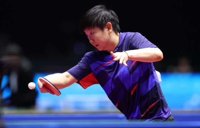 (251110) -- MACAO, Nov. 10, 2025 (Xinhua) -- Sun Yingsha hits a return during the table tennis women's singles round of 32 match between Sun Yingsha of Hebei and Liu Weishan of Tianjin at China's 15th National Games in Macao, south China, Nov. 10, 2025. (Xinhua/Liang Xu)