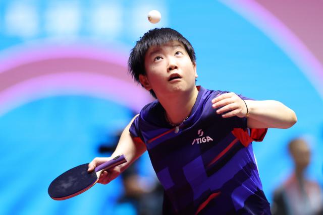 (251110) -- MACAO, Nov. 10, 2025 (Xinhua) -- Sun Yingsha serves during the table tennis women's singles round of 32 match between Sun Yingsha of Hebei and Liu Weishan of Tianjin at China's 15th National Games in Macao, south China, Nov. 10, 2025. (Xinhua/Liang Xu)