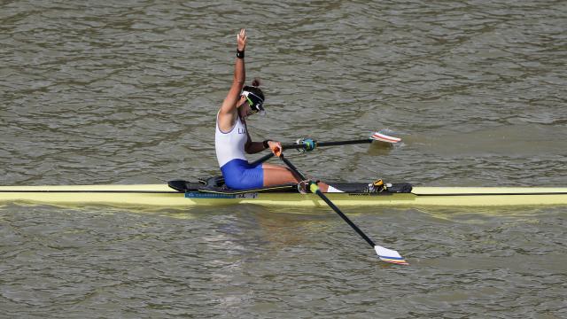 (251110) -- GUANGZHOU, Nov. 10, 2025 (Xinhua) -- Wang Sixuan of Liaoning celebrates after the women's single sculls final of rowing at China's 15th National Games in Guangzhou, south China's Guangdong Province, Nov. 10, 2025. (Xinhua/Pan Yulong)