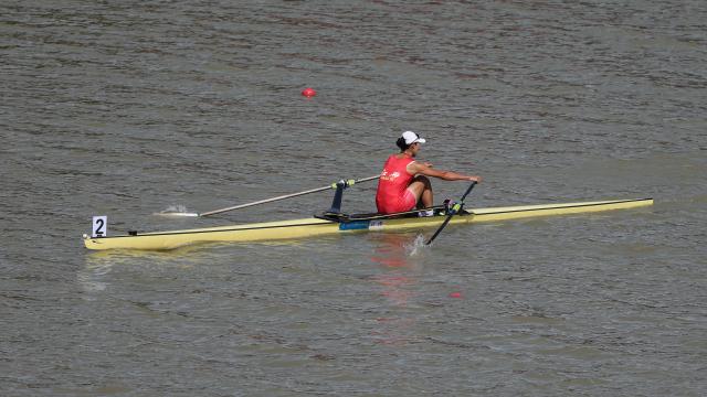 (251110) -- GUANGZHOU, Nov. 10, 2025 (Xinhua) -- Li Yan of Jiangxi competes during the women's single sculls final of rowing at China's 15th National Games in Guangzhou, south China's Guangdong Province, Nov. 10, 2025. (Xinhua/Pan Yulong)