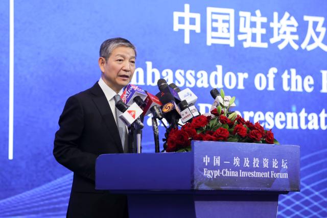 (251110) -- CAIRO, Nov. 10, 2025 (Xinhua) -- Chinese Ambassador to Egypt Liao Liqiang delivers a speech at the first China-Egypt Investment Forum in Cairo, Egypt, Nov. 9, 2025. Chinese and Egyptian senior officials, business leaders and investors convened on Sunday at the first China-Egypt Investment Forum in Cairo to explore new growth drivers for investment cooperation.
  Organized by the Chinese Embassy in Cairo, Egypt's General Authority for Investment and Free Zones, and the Egyptian Businessmen's Association, the event aimed to build a platform for communication and coordination, and jointly explore new growth drivers for investment cooperation.
   Bringing together over 200 Chinese and Egyptian enterprises, it featured a series of presentations and panel discussions, including sub-forums on cooperation in the fields of textile, new energy and the digital economy. (Xinhua/Sui Xiankai)