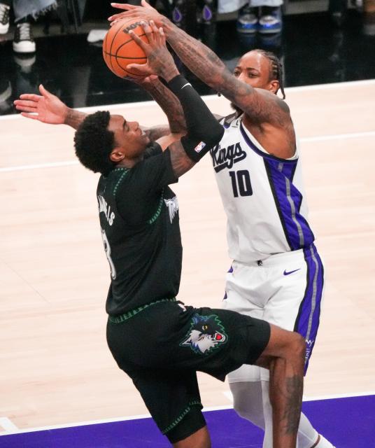 (251110) -- SACRAMENTO, Nov. 10, 2025 (Xinhua) -- DeMar DeRozan (R) of Sacramento Kings defends during the 2025-2026 NBA regular season match between Sacramento Kings and Minnesota Timberwolves in Sacramento, the United States, Nov. 9, 2025. (Photo by Sun Yuxuan/Xinhua)