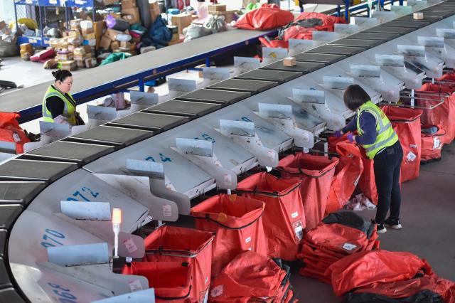 (251110) -- BEIJING, Nov. 10, 2025 (Xinhua) -- Staff members work at a parcel sorting line of an express company in Qingzhou City, east China's Shandong Province, Nov. 10, 2025. E-commerce and logistics companies across China are busy selling, packaging and delivering goods in the run-up to the annual "Double Eleven" shopping festival which falls on Nov. 11. (Photo by Wang Jilin/Xinhua)