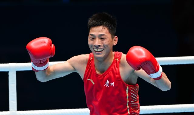 (251110) -- SHENZHEN, Nov. 10, 2025 (Xinhua) -- Zhang Jiamao of Guizhou celebrates after defeating Ma Xinming of Inner Mongolia in the men's -51kg final of boxing at China's 15th National Games in Shenzhen, south China's Guangdong Province, Nov. 10, 2025. (Xinhua/Yang Guanyu)
