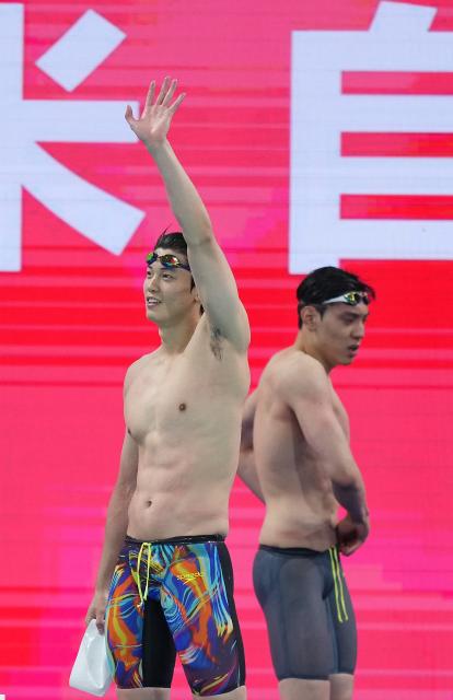 (251110) -- SHENZHEN, Nov. 10, 2025 (Xinhua) -- Wang Shun (L) of team Zhejiang greets the spectators after the men's 4X100m freestyle relay final of swimming event at China's 15th National Games in Shenzhen, south China's Guangdong Province, Nov. 10, 2025. (Xinhua/Du Yu)