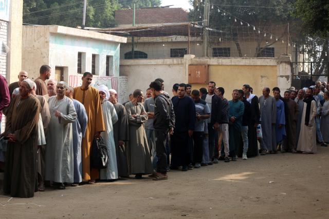 (251110) -- CAIRO, Nov. 10, 2025 (Xinhua) -- Egyptians queue up to vote at a polling station during the first phase of House of Representatives elections in Giza, Egypt, Nov. 10, 2025. Voting began on Monday in the first phase of Egypt's 2025 House of Representatives elections, which will last till Tuesday. (Photo by Mohamed Asad/Xinhua)