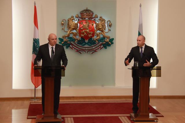 (251110) -- SOFIA, Nov. 10, 2025 (Xinhua) -- Bulgarian President Rumen Radev (R) speaks after meeting with visiting Lebanese President Joseph Aoun in Sofia, Bulgaria, Nov. 10, 2025. (Photo by Marian Draganov/Xinhua)